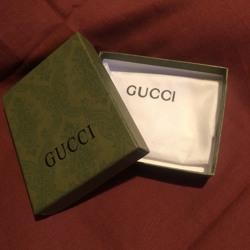 Empty wallet box